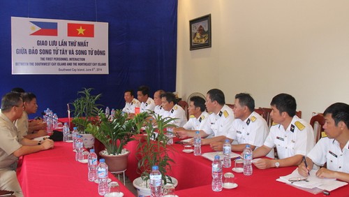 Echanges entre les marines vietnamienne et philippine sur l’île Song Tu Tây - ảnh 2